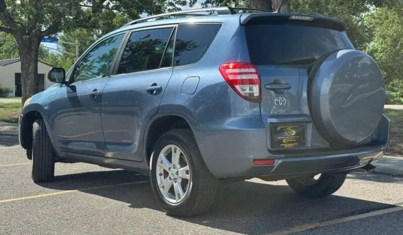
								2011 Toyota RAV4 Base full									