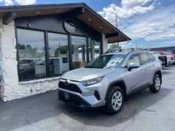 
										2020 Toyota RAV4 LE full									