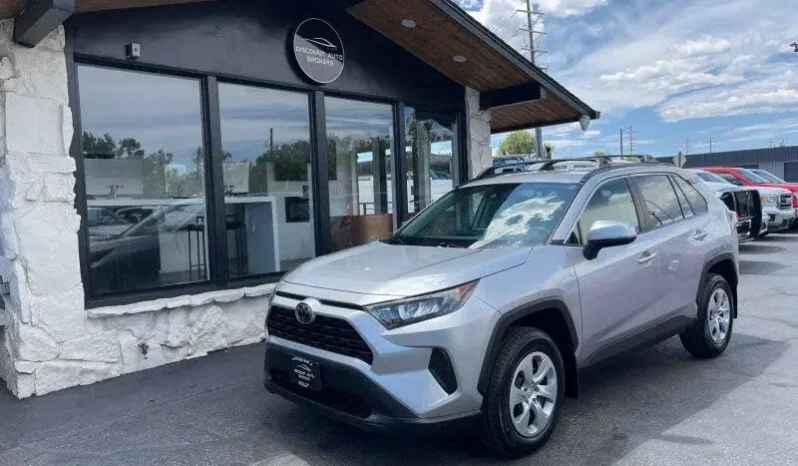 
								2020 Toyota RAV4 LE full									