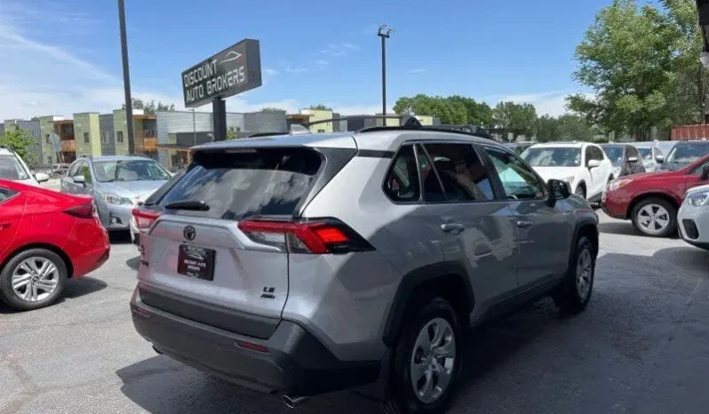 
								2020 Toyota RAV4 LE full									
