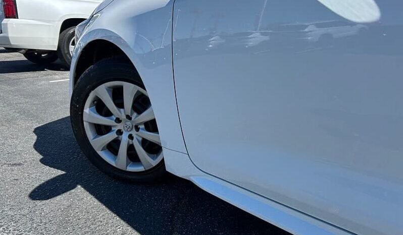 
								2022 Toyota Corolla LE full									