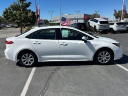 
										2022 Toyota Corolla LE full									