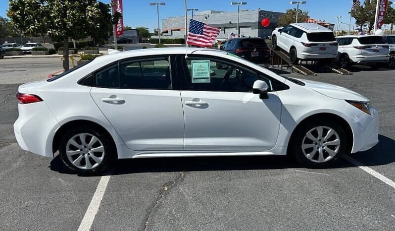 
								2022 Toyota Corolla LE full									
