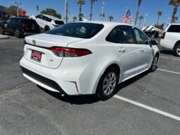 
										2022 Toyota Corolla LE full									