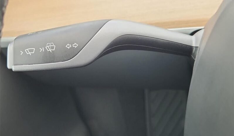 
								2023 Tesla Model Y null full									