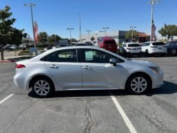 
										2024 Toyota Corolla LE full									