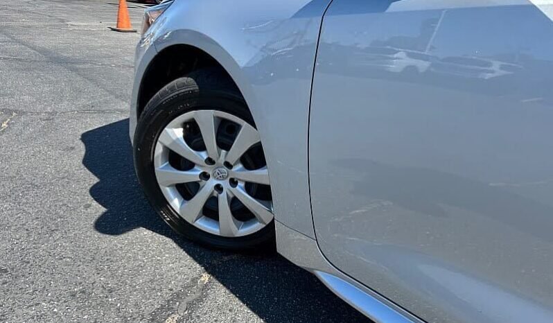 
								2024 Toyota Corolla LE full									