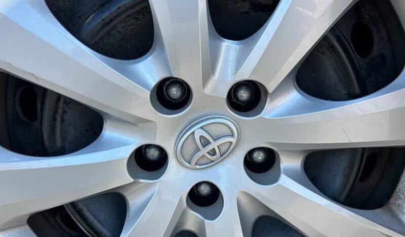 
								2024 Toyota Corolla LE full									