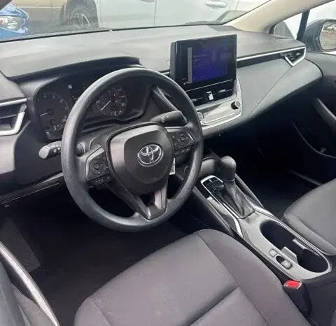 
								2025 Toyota Corolla LE full									