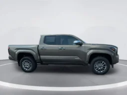 
										2025 Toyota Tacoma Limited Hybrid full									