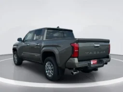 
										2025 Toyota Tacoma Limited Hybrid full									
