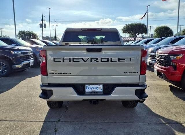 
								2026 Chevrolet Silverado 1500 Custom full									